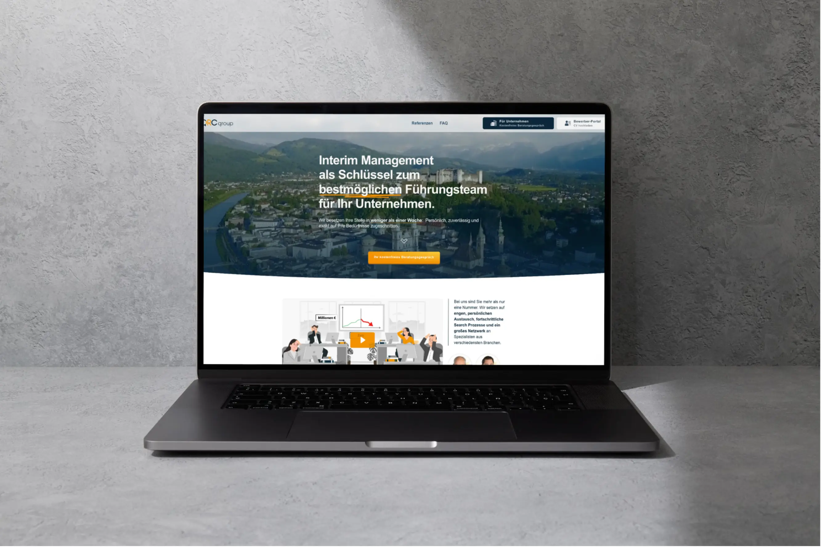 Laptop-Mockup der QRC Website